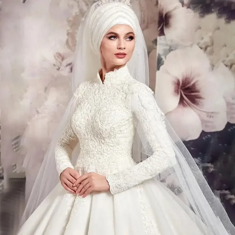 Robe de mariée classique à col haut avec appliques en dentelle, train de balayage, manches longues, église musulmane A-Line, patients vintage, tout ce qui est personnalisé