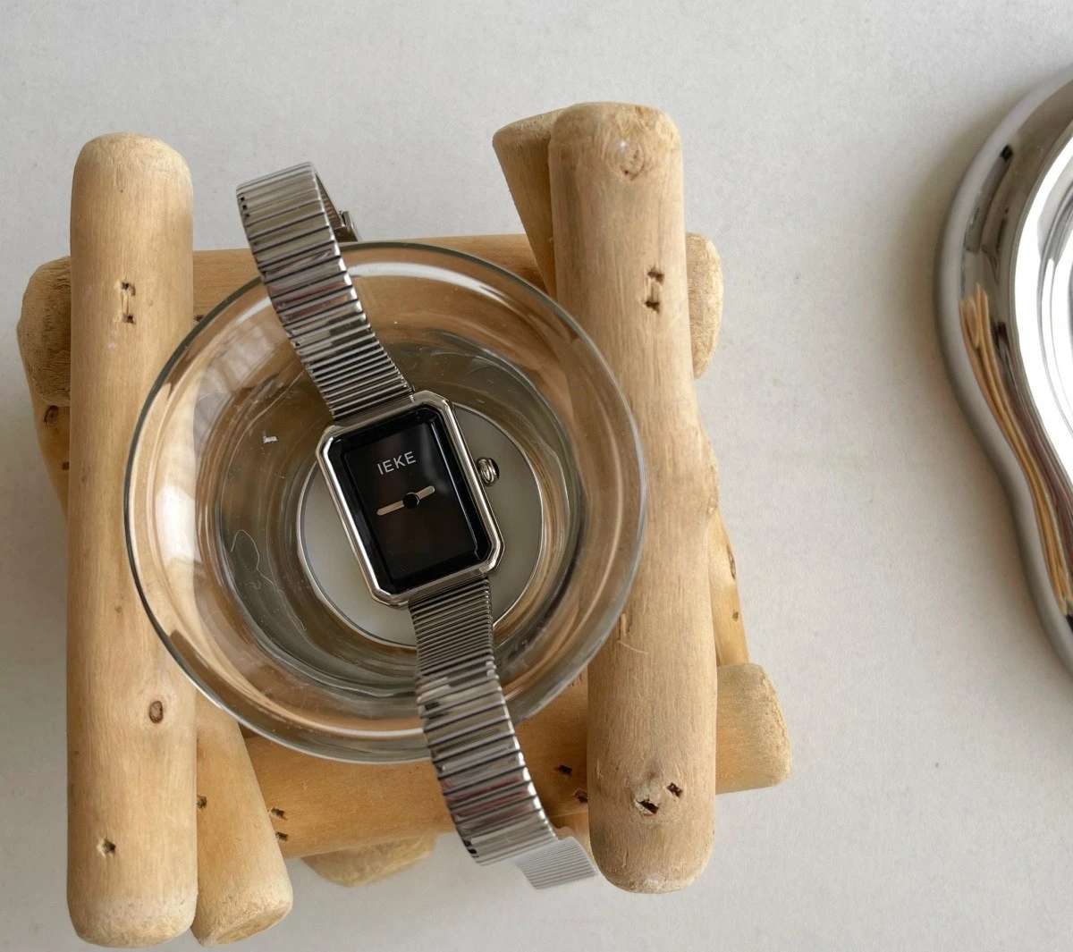 Маленькие ароматные часы в стиле ретро без второго дизайна со стальным ремнем, женские нишевые часы среднего и древнего стиля