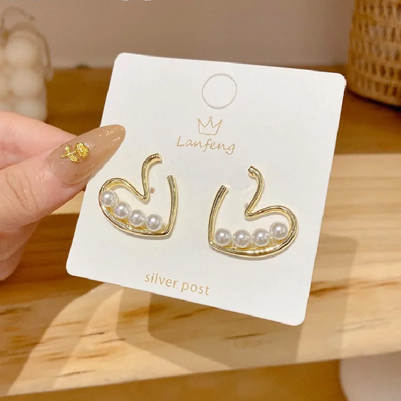 Trend New Arrival Jewelry Fashion Vintage Irregular Stud Earr Heart-Shaped Cutout Imitation Pearl Metal Earrings For Women