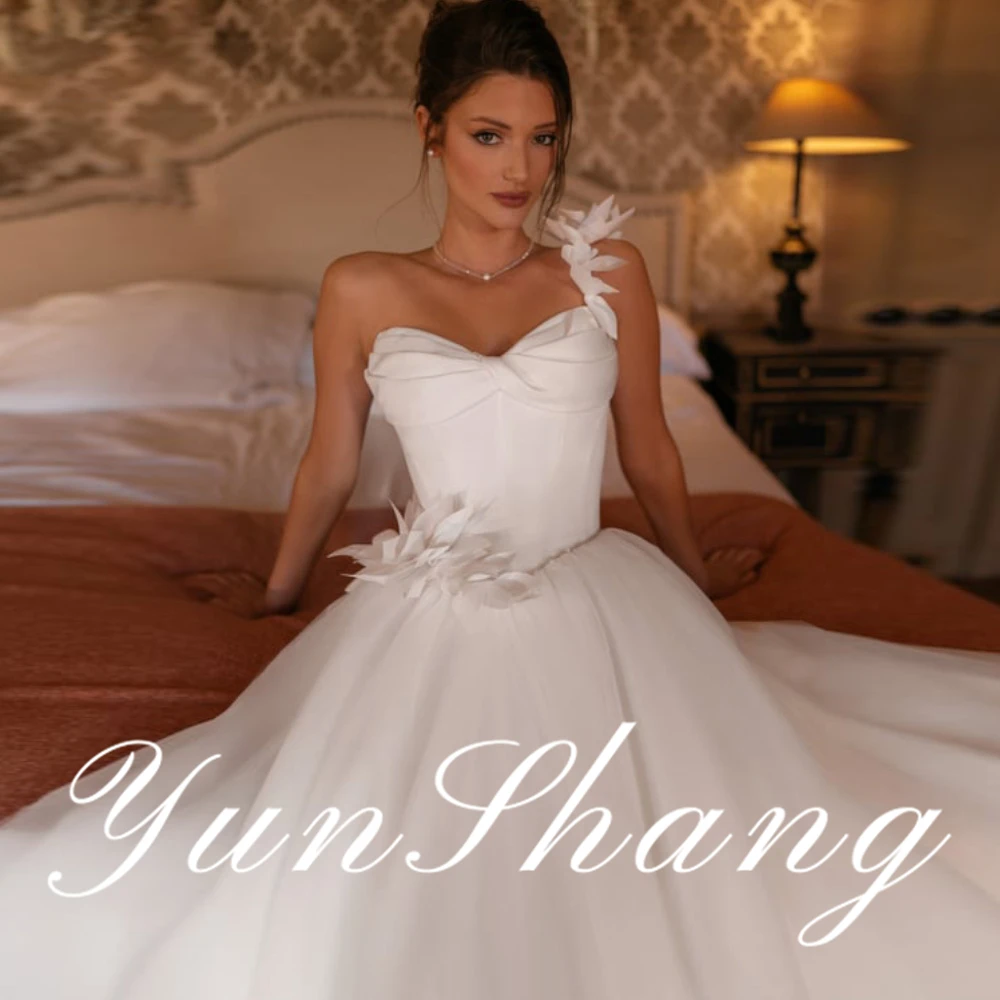YunShang Customized One Shoulder Sweetheart Neck 3D Flower Embellished Corset Bodice Tulle Ball Gown Train Elegant Feminine