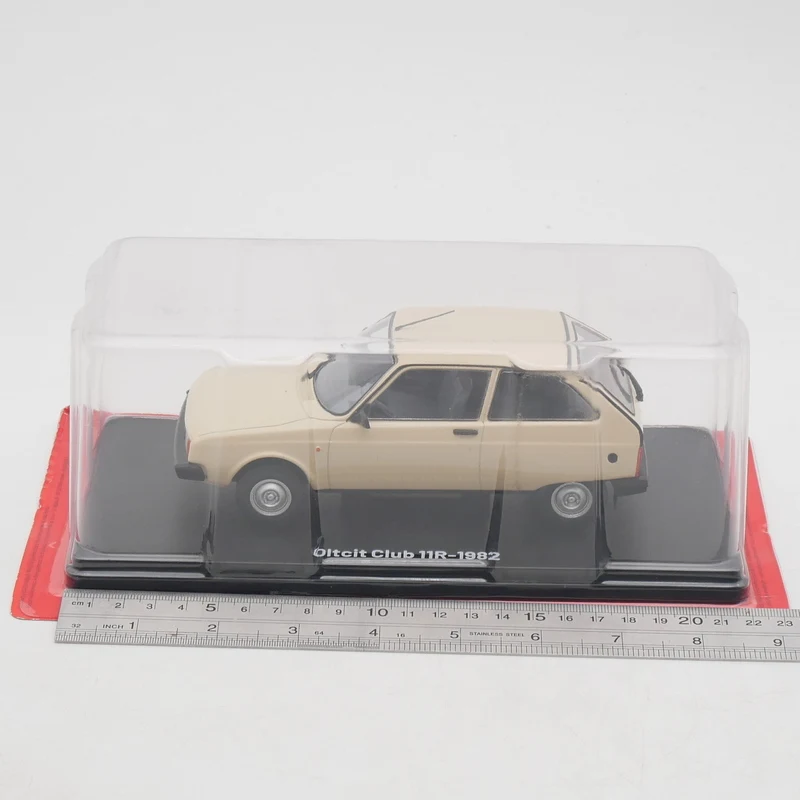 

Diecast Ixo 1:24 Scale Oltcit Club 11R 1982 Romanian Alloy Car Model Collectible Toy Gift Souvenir Display Ornament