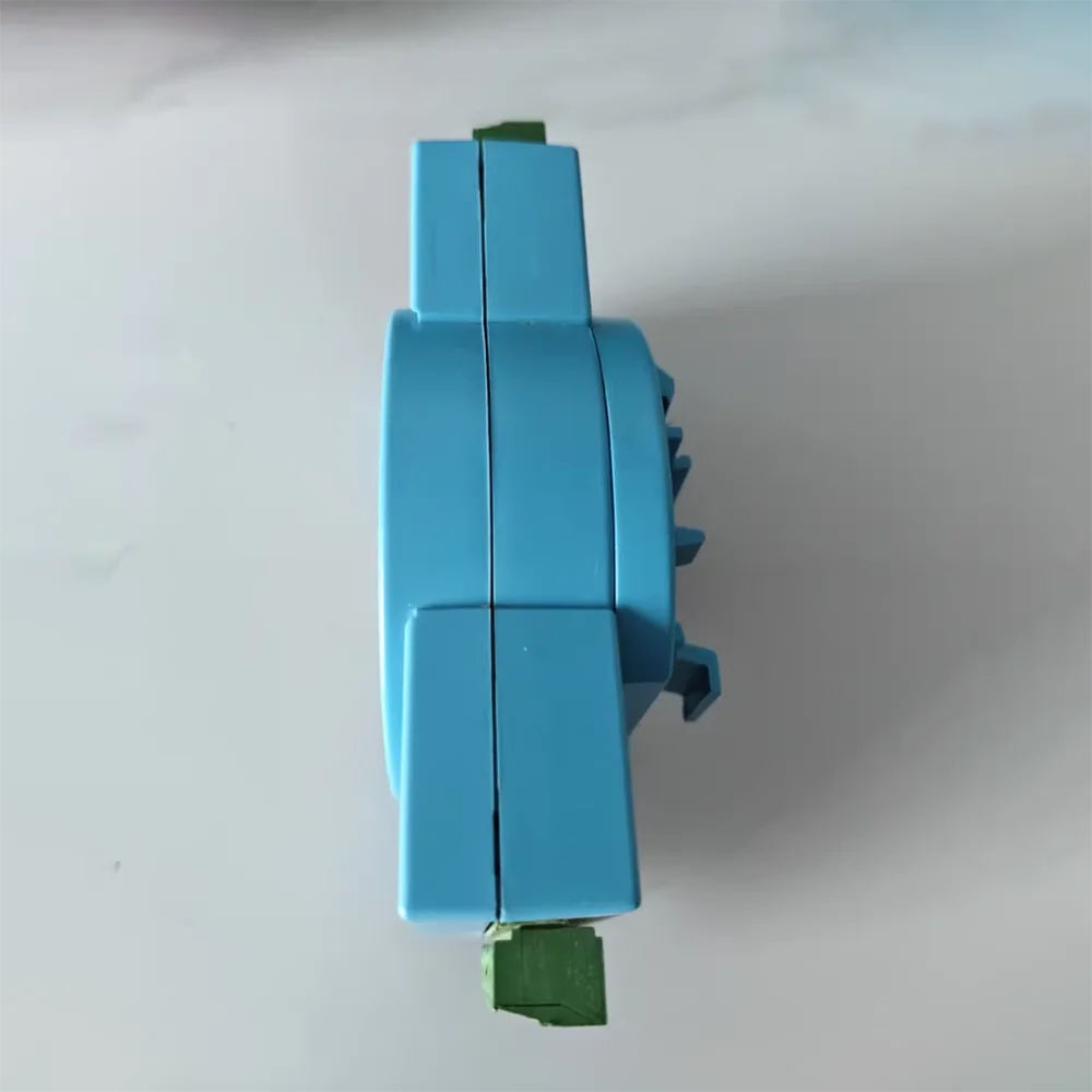 Modul relay delapan saluran ADAM-4068