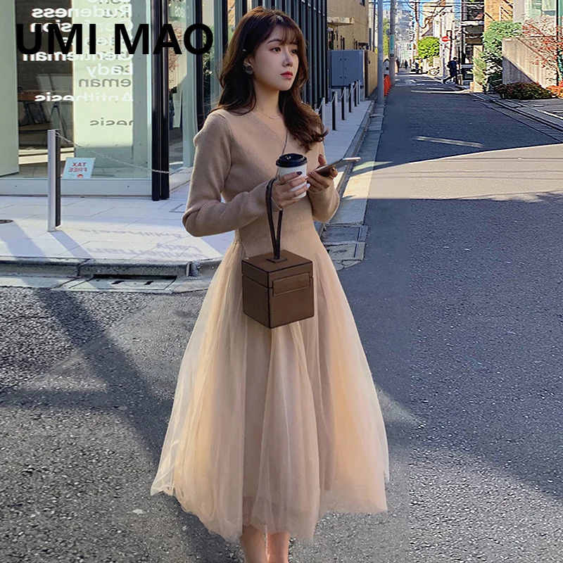 UMI MAO Frühling Licht Luxus Französisch Taille Mesh Gestrickte Kleid Elegante Sanfte Match Mit Mantel Unten Mantel Pullover Langes Kleid