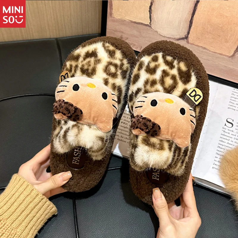 Miniso 2025 Chinelos de pelúcia para mulheres, sapatos de casa fofos de desenho animado com sola antiderrapante