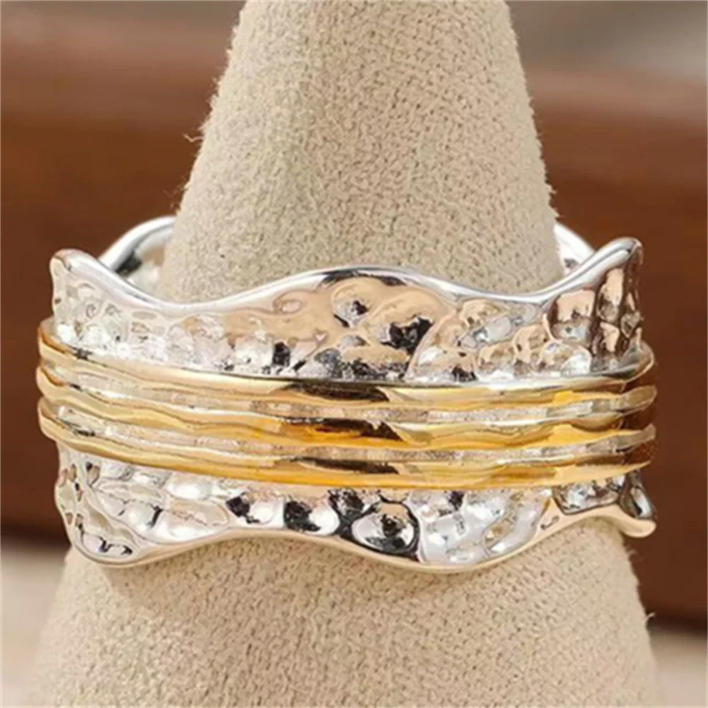 Retro Hammer-Muster Breiter Ring für Frauen, Nischendesign, Geometrisch, Zweifarbig, Kreativ, Personalisiert, Trendige Accessoires – Detail 6