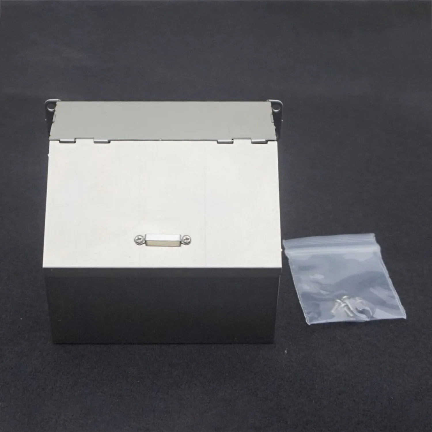 

RC Parts Metal Toy Tool Box For 56344 1/14 RC Tractor Truck Remote Control Car Tipper DIY Model Decoration TH23122-SMT9