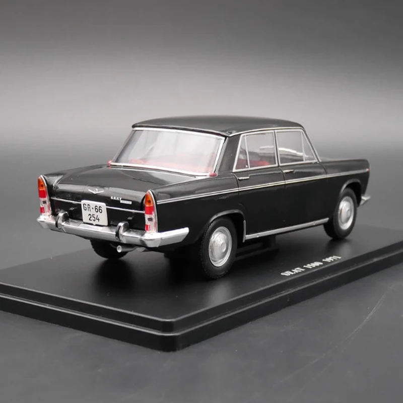 Ixo 1:24 Seat 1500 1971 Simulatie Legering Model Auto Statische Collectie Versierd Vakantie Geschenken Speelgoed