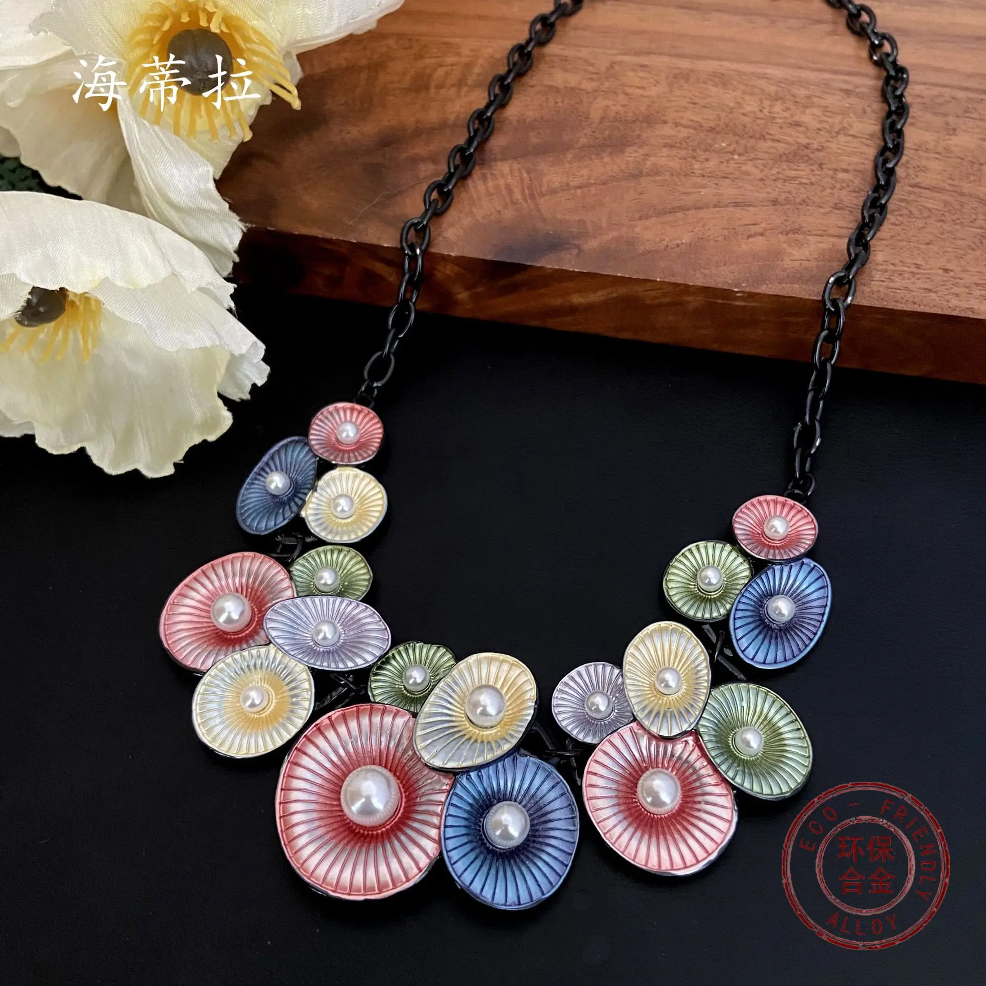 Amazon's new colorful flowers bloom women's alloy necklace, fashionable and high-end flower blackened necklace