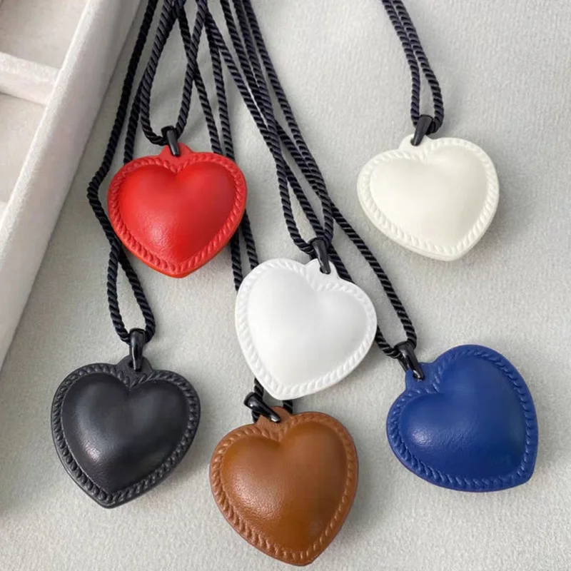 Vintage Leather Black Heart Necklace Korea Fever Same Style For Women Girl Pendant Adjustable Clavicular chain Necklaces Jewerly