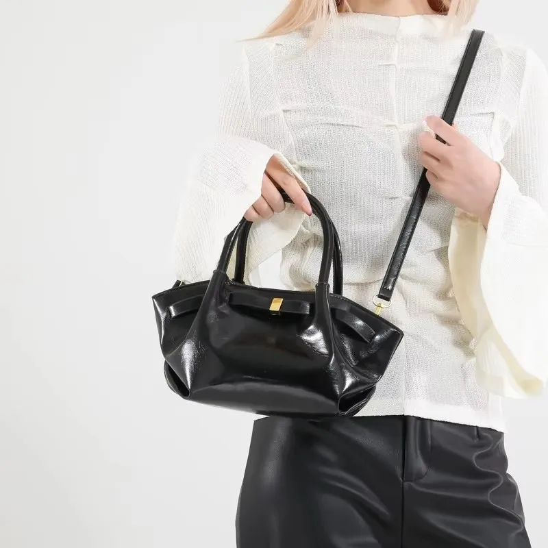 

Functional Vintage-Style Crossbody Bag Women's Luxury Leather Tote - Commuter-Friendly Solid Color Design