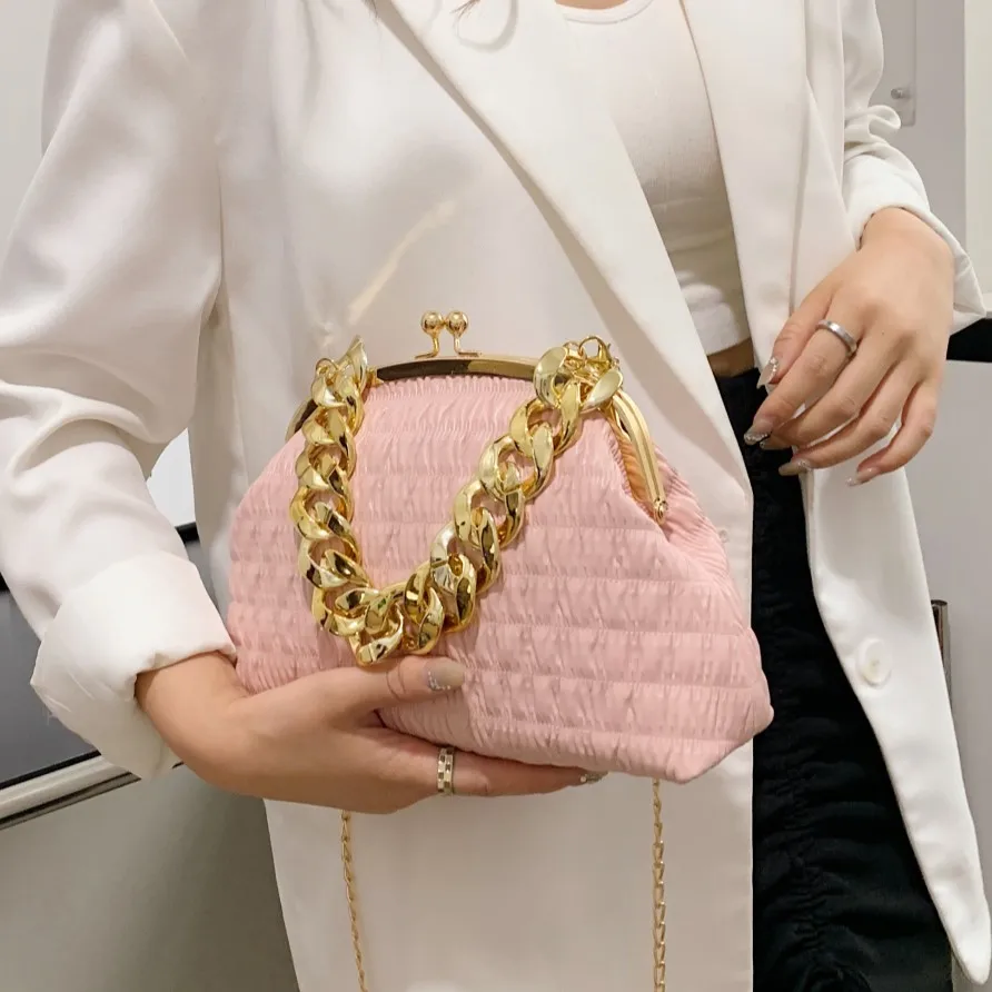 حقيبة يد عصرية للسيدات بسلسلة ذهبية بتصميم مطوي حقيبة سهرة ذات سعة كبيرة حقيبة كروس متعددة الاستخدامات حقيبة كتف مفردة #1