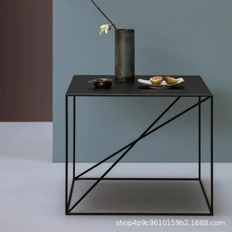 طاولة قهوة صغيرة مربعة من الحديد المطاوع، أريكة بسيطة إسكندنافية، طاولة جانبية، طاولة جانبية للشرفة، زاوية إبداعية، عدد قليل من المربع البسيط #2