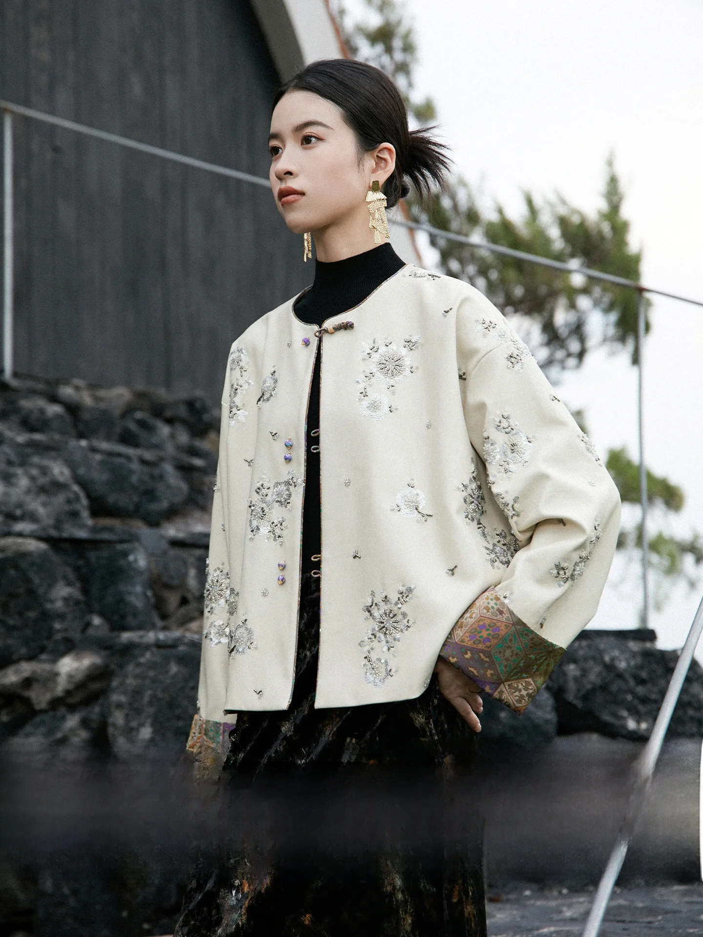 

Новый китайский кожаный тюнер ручной работы с вышивкой бисером, женский свободный крой из искусственной ткани, декоративный 3-кнопочный круглый Ne