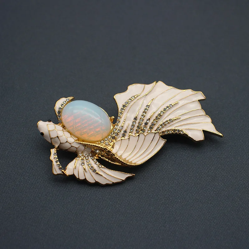 

Vintage Elegant Goldfish Brooch Gorgeous Statement Enamel Animal Pin Luxury Accessories Women's Delicate Collar Pin Men