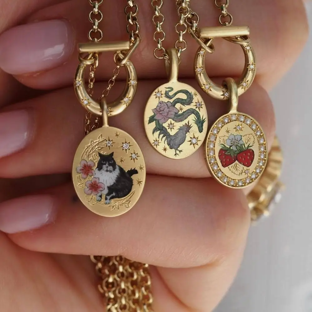 الرجعية النمط الأوروبي الفراولة نمط قلادة التيتانيوم الصلب مذهب الفراولة قلادة فاخرة INS الفراولة سلسلة المختنق #2