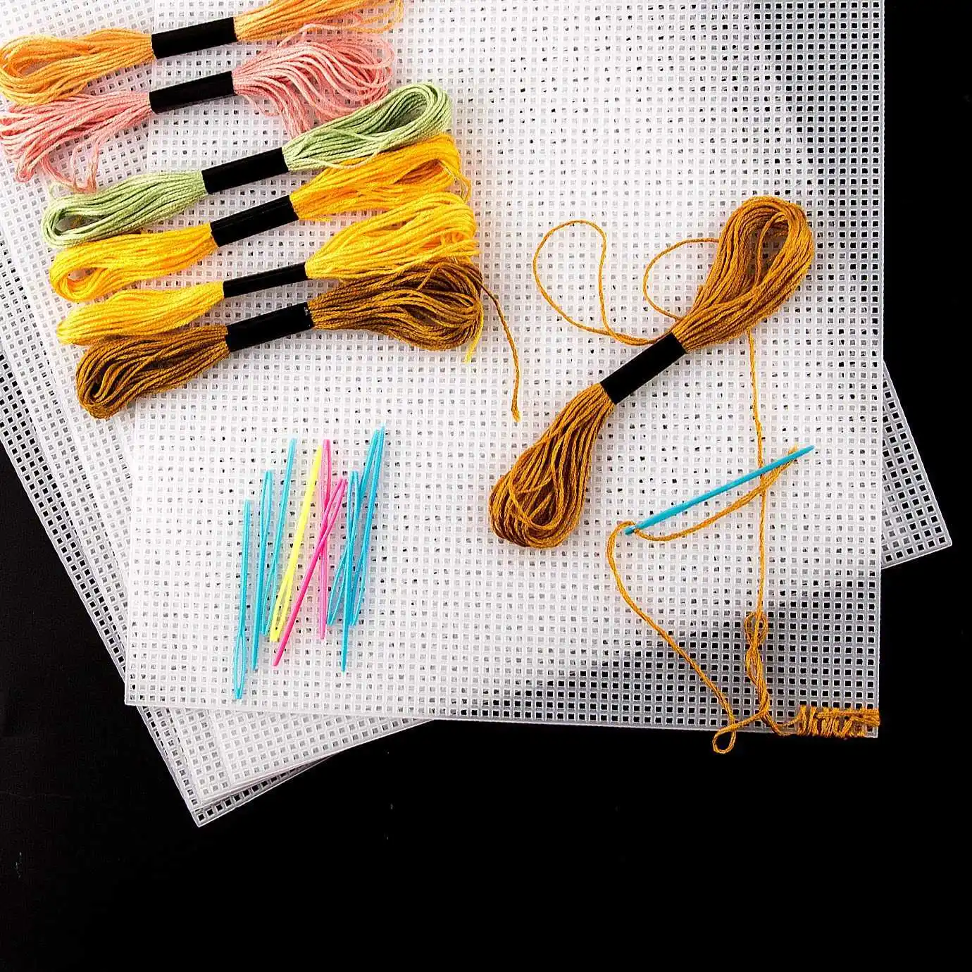 

AB51 20Pcs Plastic Mesh Canvas Sheets For Embroidery, Acrylic Yarn Crafting, Knit And Crochet Projects (10.2 X 13.2 Inch)