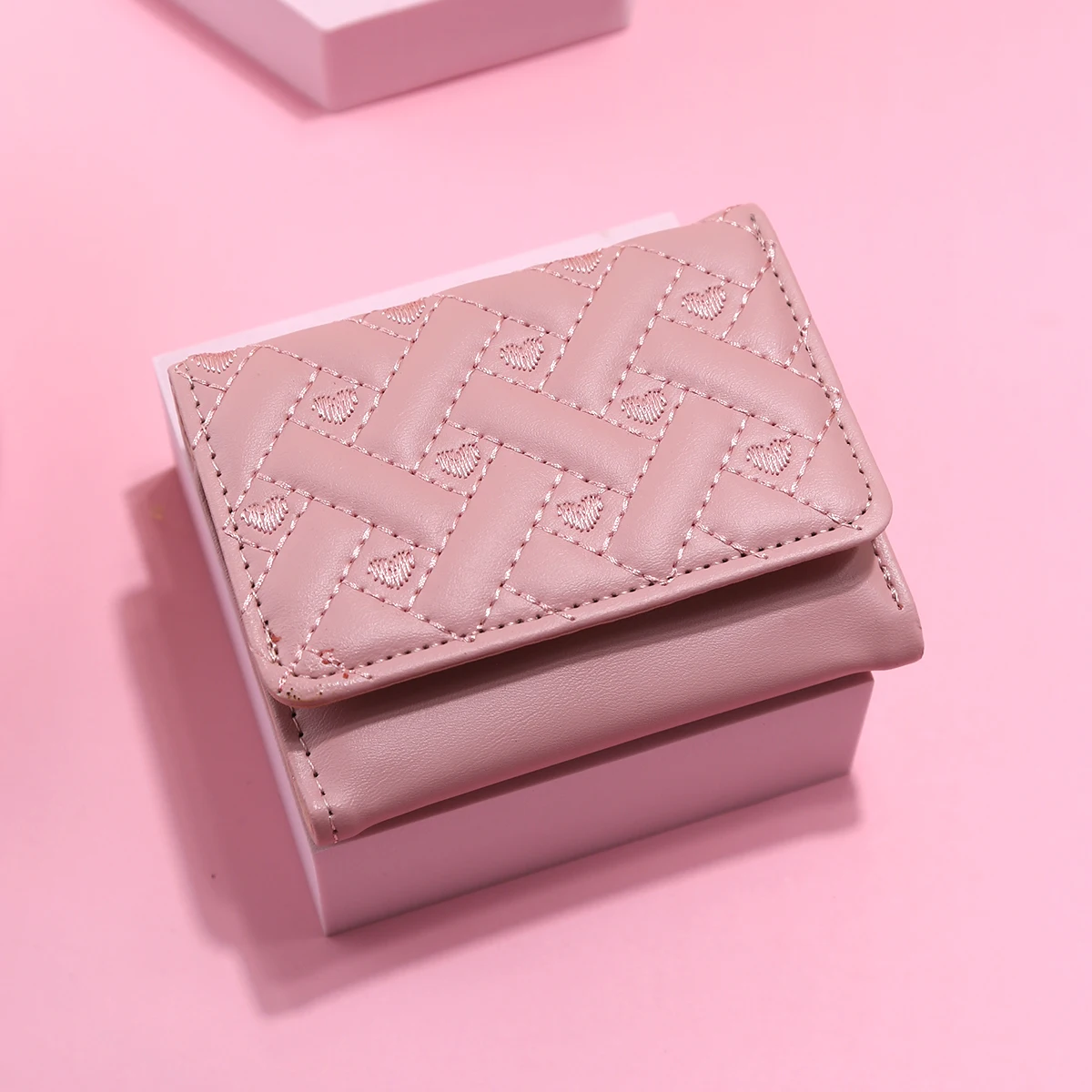 محفظة نسائية قصيرة قابلة للطي جديدة مع وضع بطاقات متعددة مطرزة بالحب، خفيفة الوزن