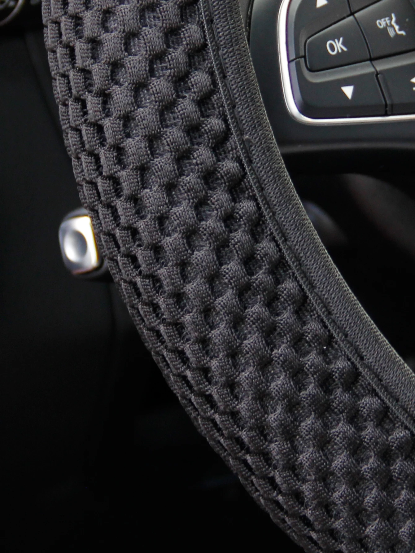 Summer Four Seasons Breathable Massage Comfortable Mesh Cloth Car Steering Wheel Cover Women's Car Accessories Black
