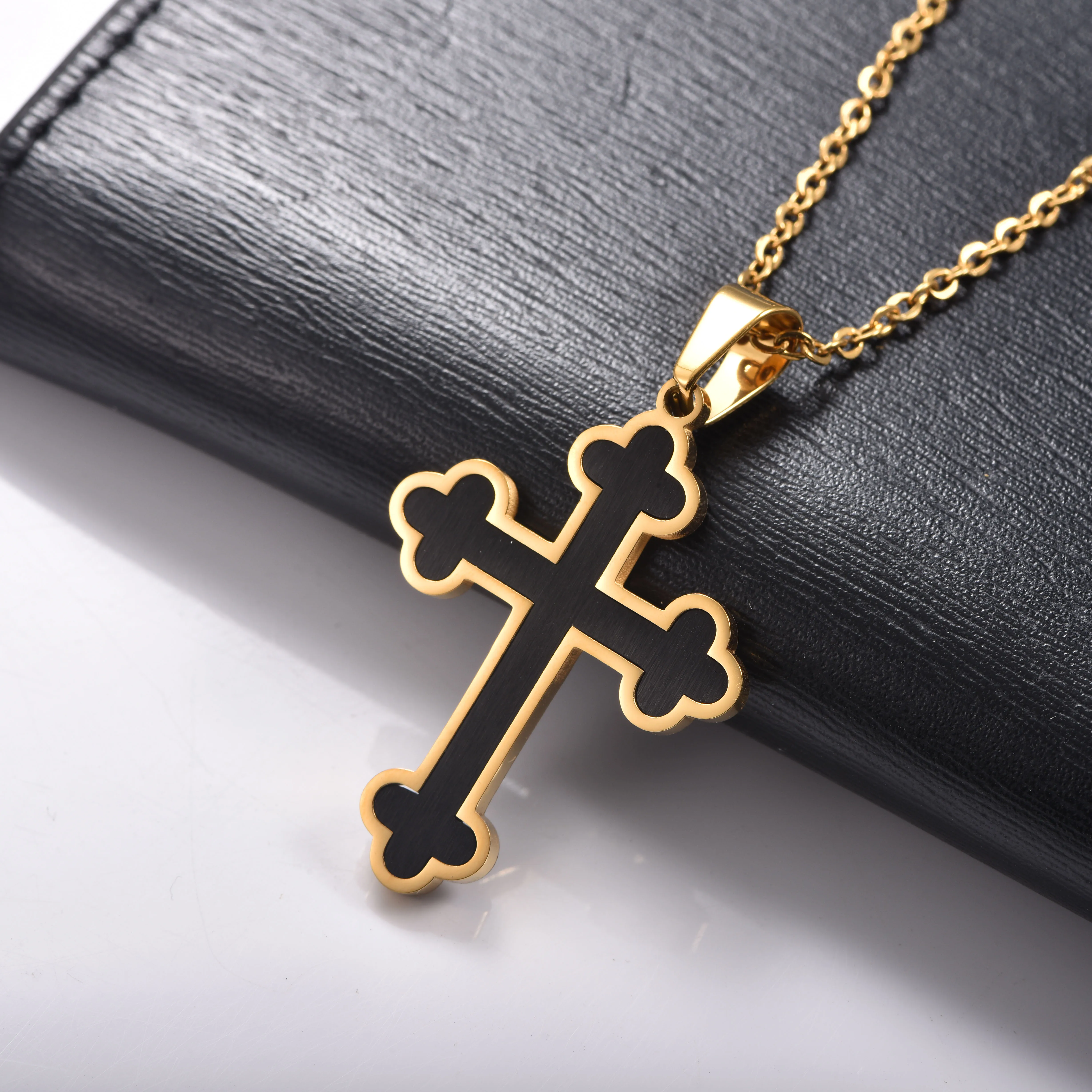 Orthodoxes Kreuz-Halsband aus Edelstahl mit Knospenmotiv für Männer und Frauen, christlicher religiöser Anhänger, Schmuck, Geschenk – Detail 3
