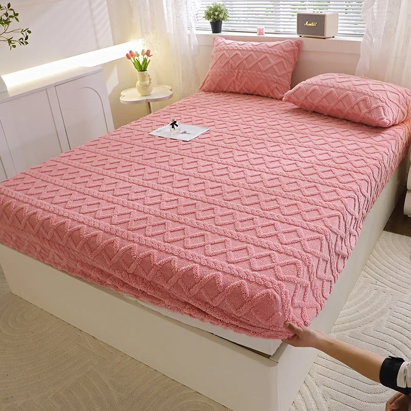 3pcs Solid Color Plus Velvet Thickened Fitted Sheet Set, Geometric Pattern Design Autumn Winter Bedding, Pink Bedroom Bed Cover