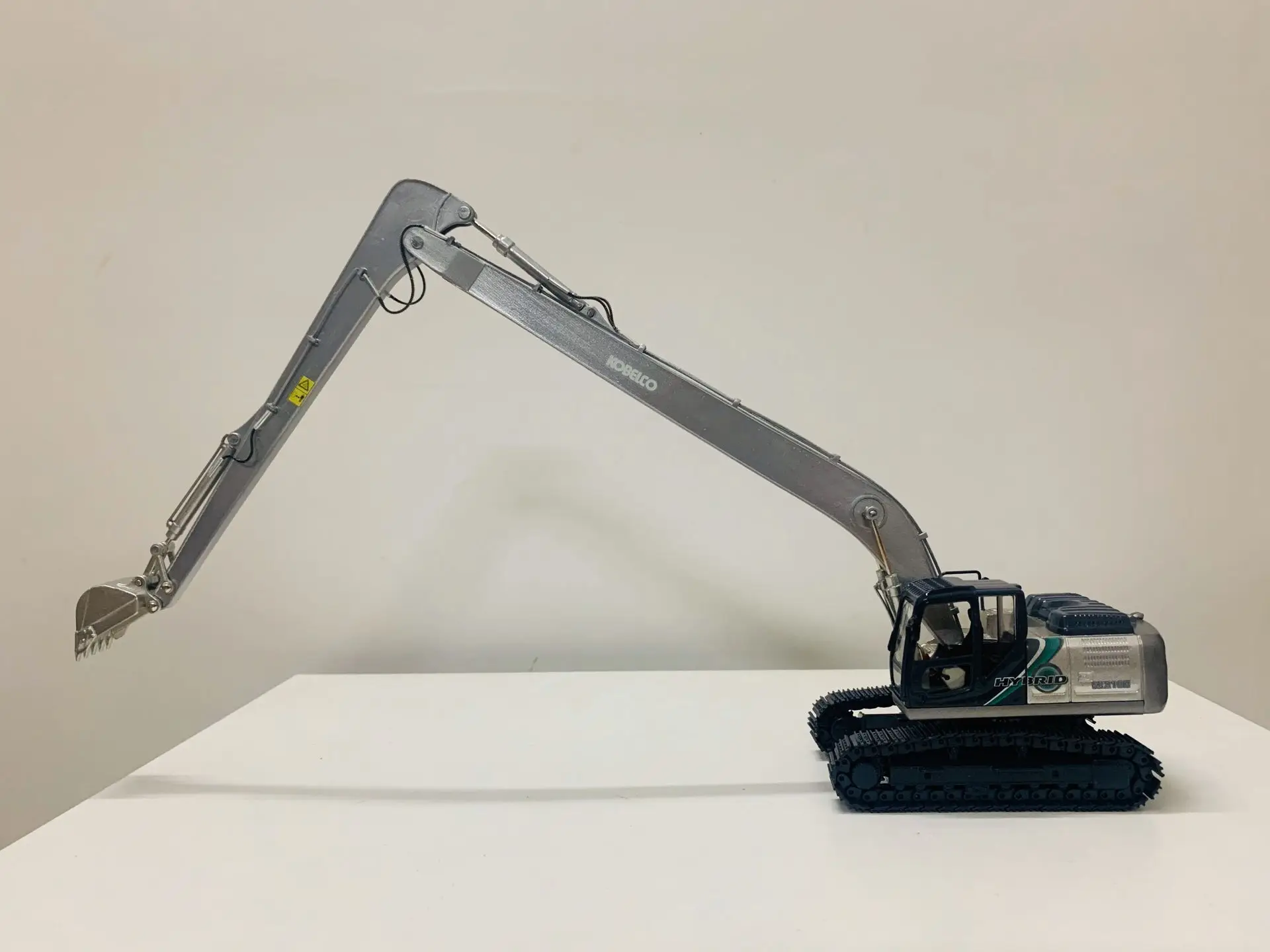 

Kobelco SK210H LC Long Reach Excavator Silver 1/50 Scale Die-Cast Engineering Vehicles Model