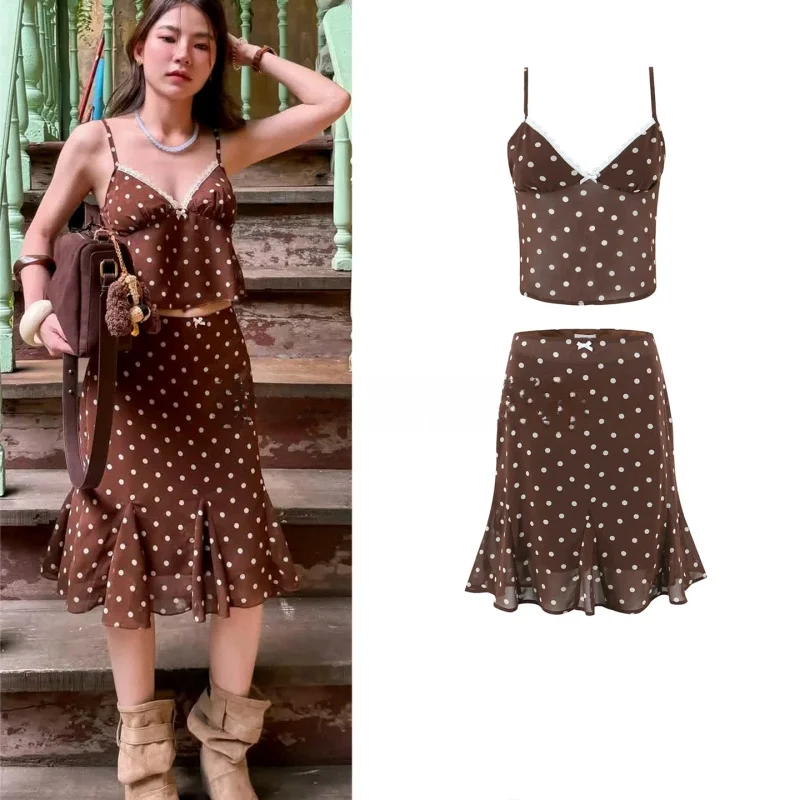 

V-Neck Sleeveless Color Block Lace Trim Polka Dot Halter Top Mid-Length Pleated Skirt Set Women's Fashion Spring Collection