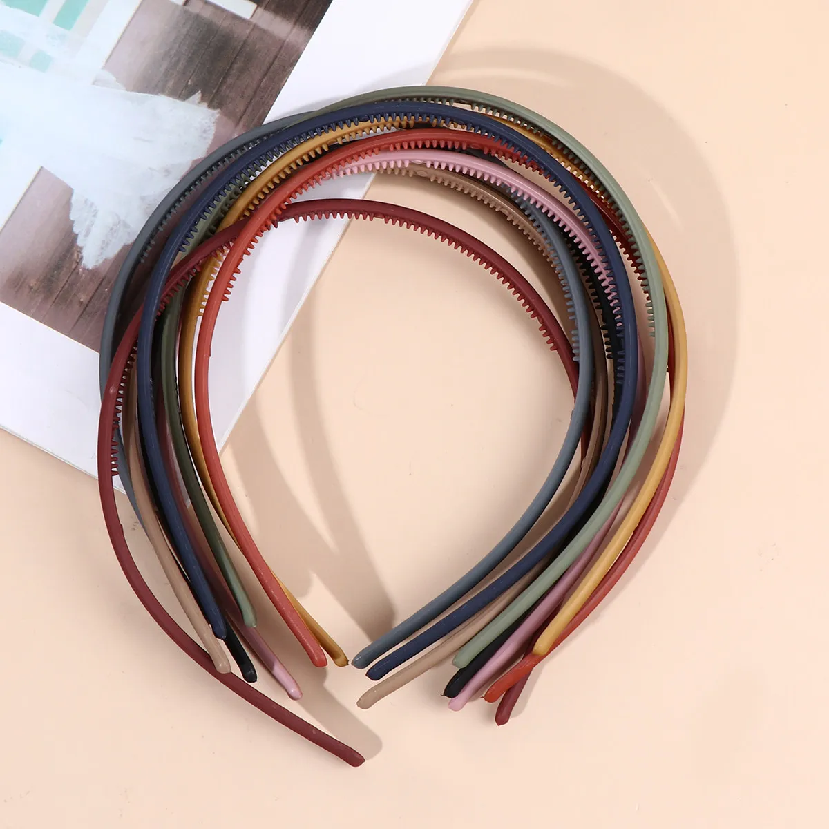 

Набор из 9 модных ободков для волос с зубчатым дизайном, элегантные, для женщин и девушек, универсальные, для повседневного использования и вечеринок