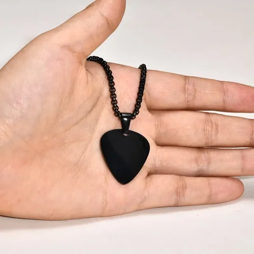 Imagen 2 del producto Nuevo Collar único de púas de guitarra para hombres y niños, Collar con colgante de púas de guitarra de acero inoxidable para regalos de amantes de la música, joyería