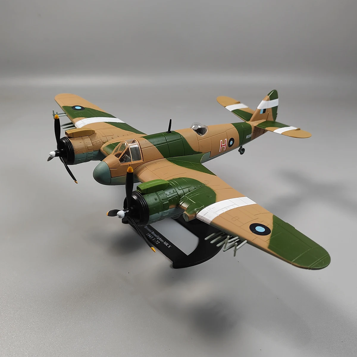 Bristol-modelo de combate MKX, guerrero guapo, aleación fundida, juguetes clásicos nostálgicos, colección de regalos de recuerdo, exhibición estática, 1:72