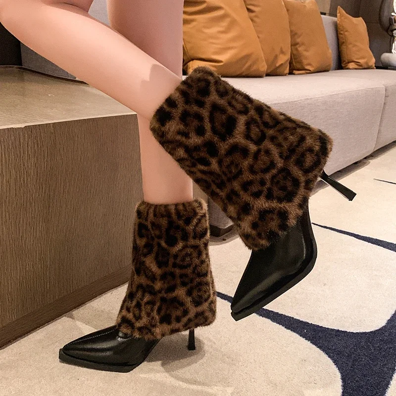

Осень и зима, новые плюшевые нескользящие ботинки до середины бедра на высоком каблуке с острым носком и леопардовым принтом, темпераментные ботинки на шпильке