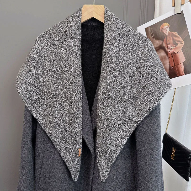 

AIMPopular physical product: Women's soft triangular scarf with floral pattern, made with sheep wool, winter warm shawl, fashion