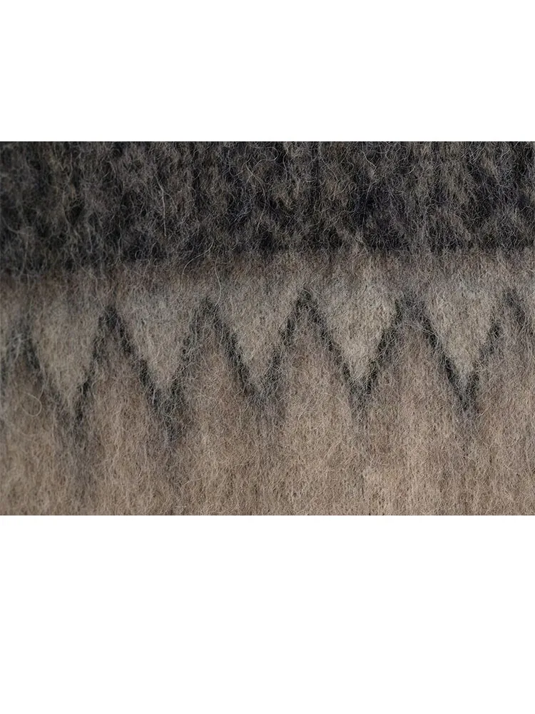 

HH Women 2025 Winter Fashion Crew Neck Rubber Effect Jacquard Sweater Female Streetwear Casual Warm Long Sleeve Pullover Sweater