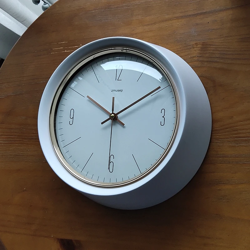 الحديثة بسيطة ساعة حائط معدنية الشمال الرجعية مستديرة من جانب واحد ساعة حائط الراقية غرفة المعيشة ديكور المنزل Duvar Saati FYWC