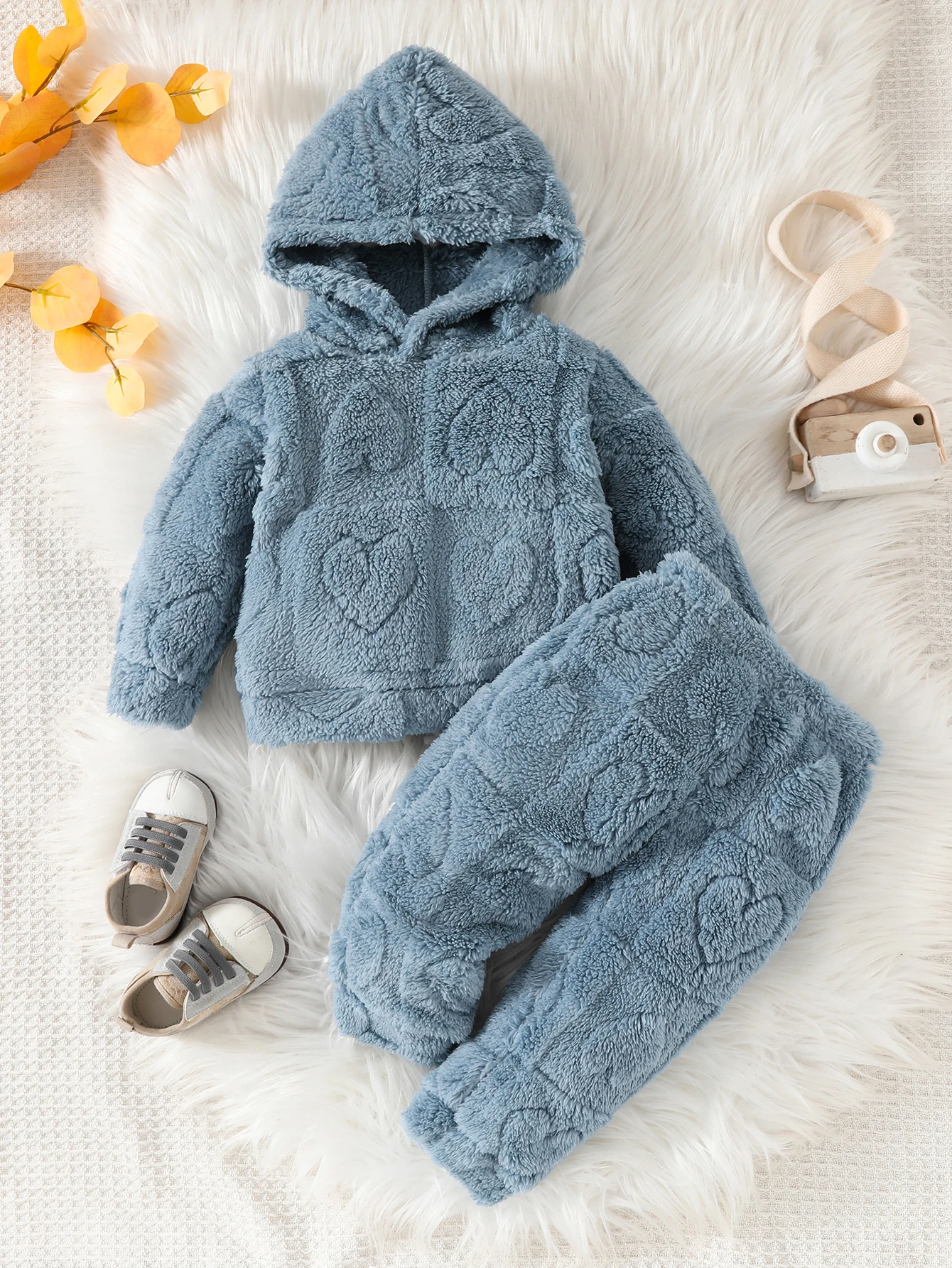 Baby boys and girls love woolly pattern hooded top plus woolly love pattern pants two-piece, children\'s autumn and winter clothe