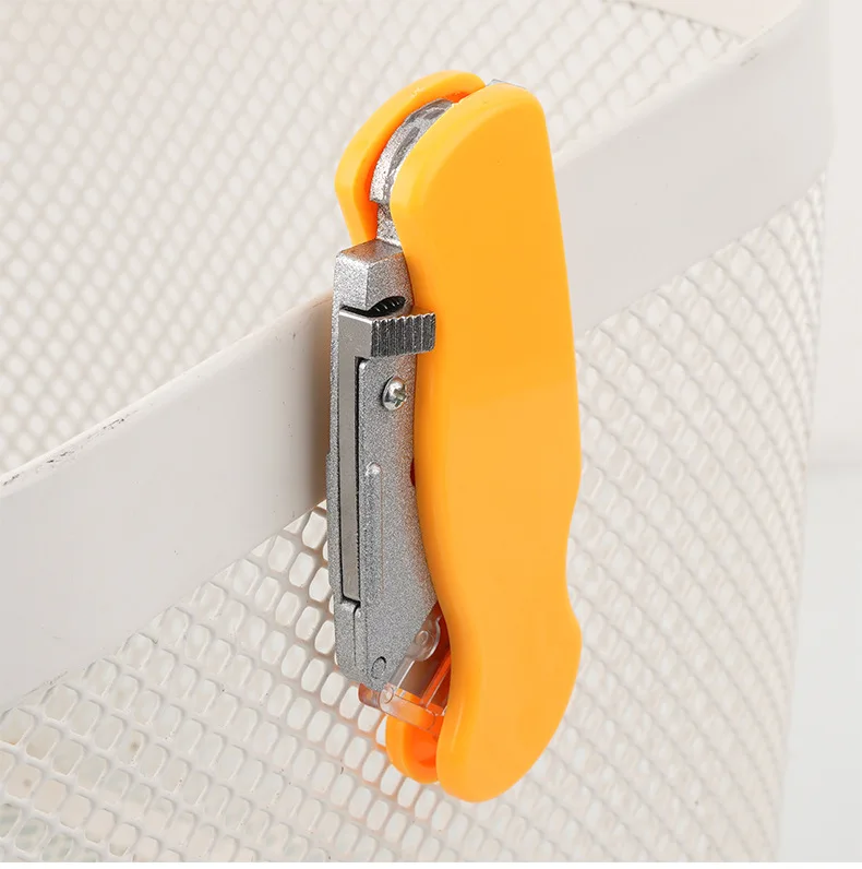 Lightweight folding knife, multi-tool, utility knife, heavy-duty folding knife, craft knife