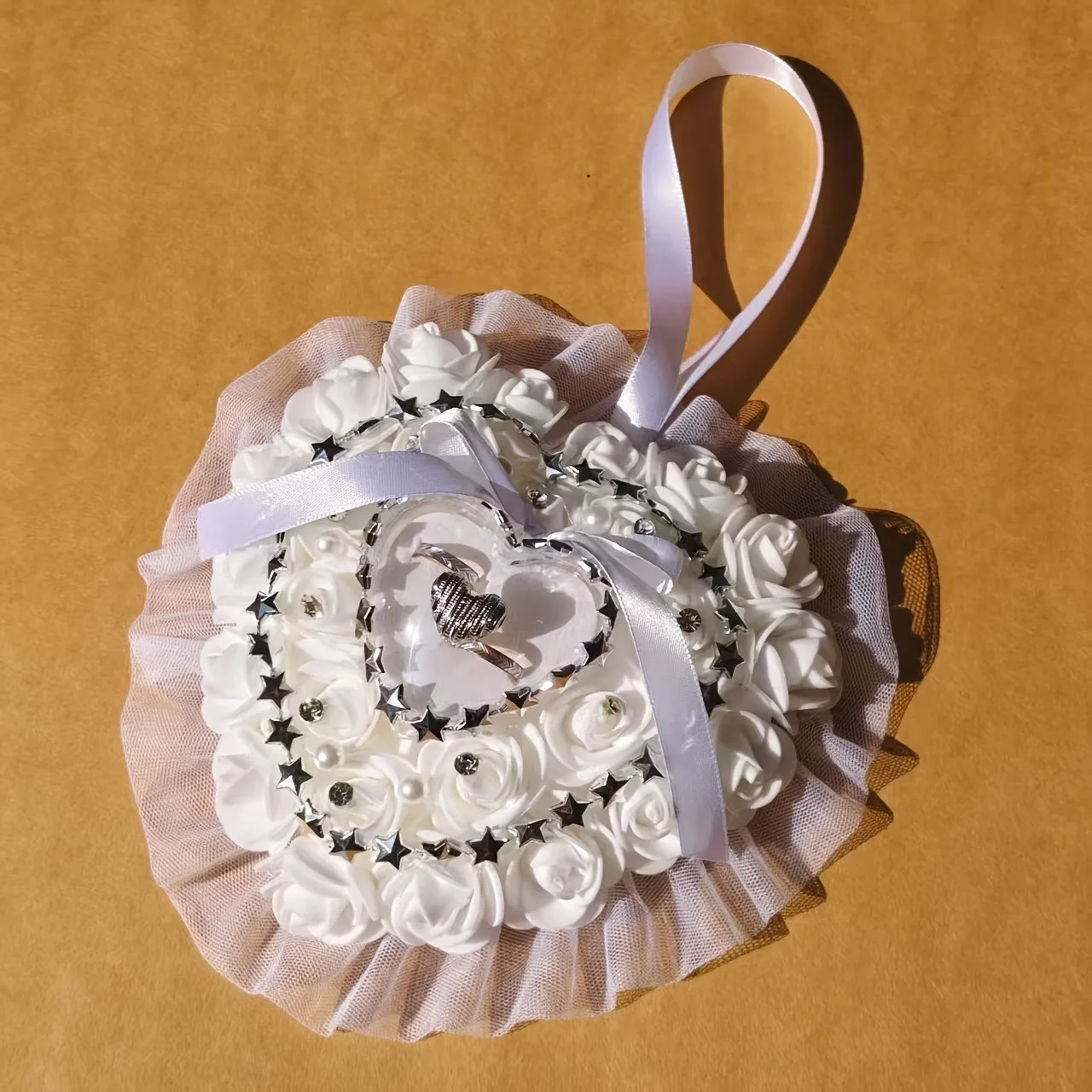 Europees retro trouwringkussen met sterdecoratie, elegant en genereus, geschikt voor het verwisselen van trouwringen