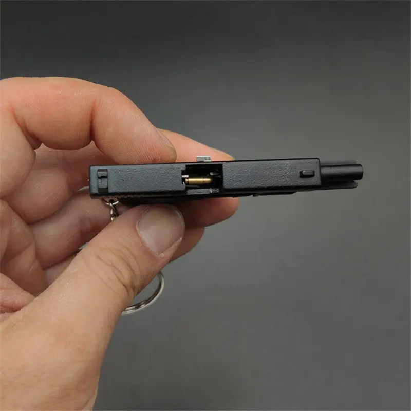 1:3 GLOCK Shell Eject Metal Keychain Model Toy Gun Miniature Alloy Pistol Collection Toy Gift Pendant