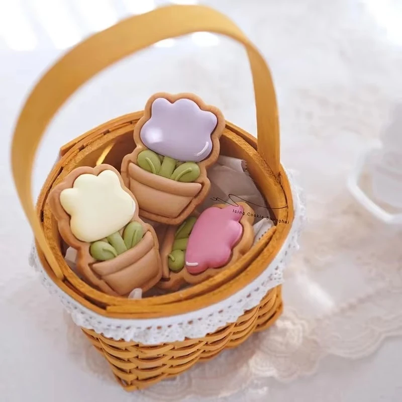 Tulip Cookie Cutter Frosting Cookie Mold Flower Shape Biscuit Mold Hand Pressed Cookie Stamp Cake Decoration Plastic Baking Tool