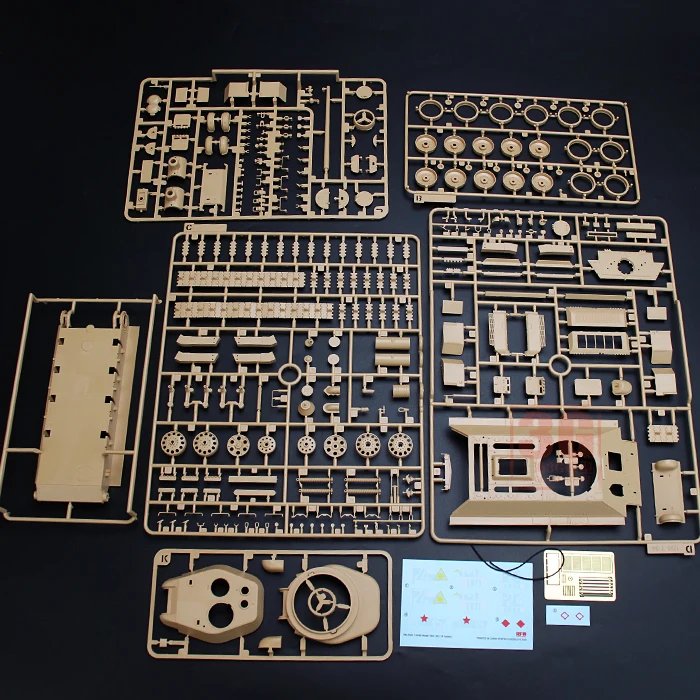 Ryefield model assembling tank scale model kit RM-5040 Soviet Union T-34/85 1945174 factory 1/35