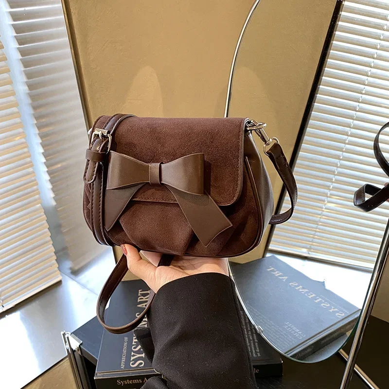 

2025 Winter New Women's Retro Bow Square Bag - Fashion Twist Shoulder Strap Underarm Versatile Messenger Bag