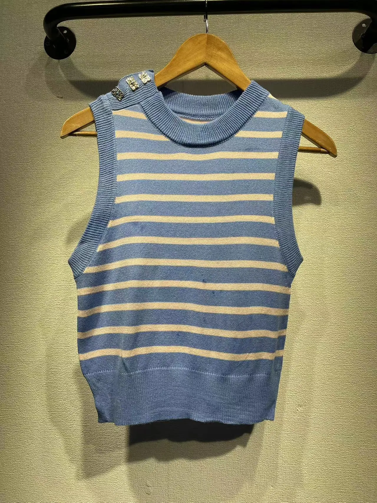 

Женский легкий вязаный жилет в скандинавском стиле с синими полосками, из смесовой ткани, с круглым вырезом, без рукавов, на пуговицах, осень-зима, новинка 359