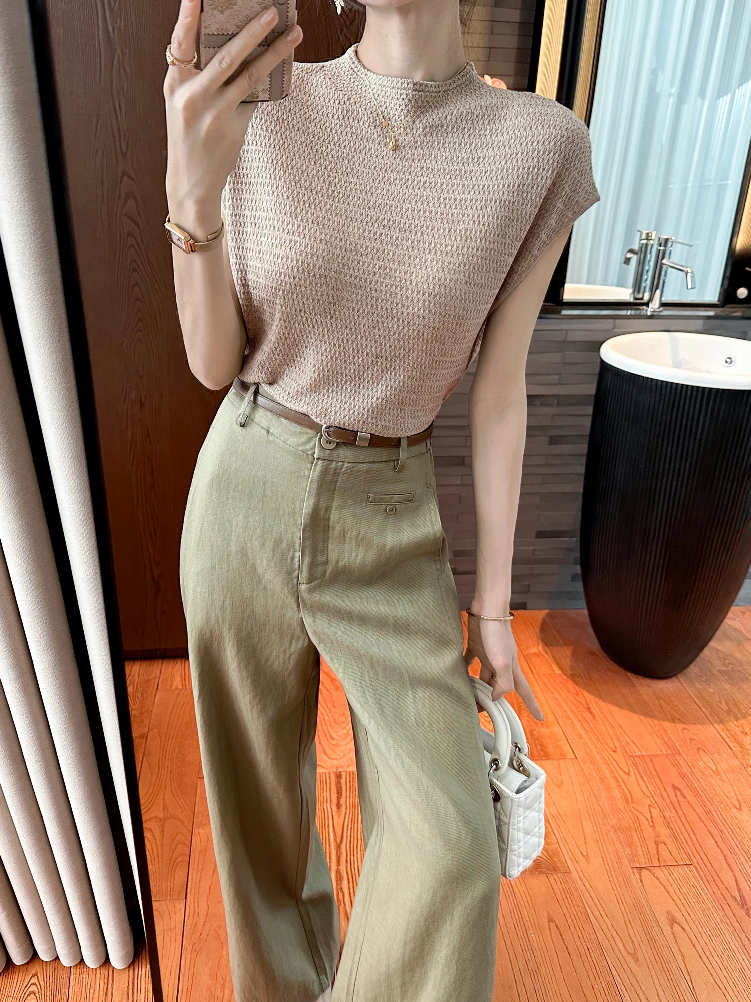 

Мягкий и удобный женский топ из шерстяной смеси с полувысоким воротником, без рукавов, вязаный, короткий рукав, в корейском стиле, для повседневной носки, модный.