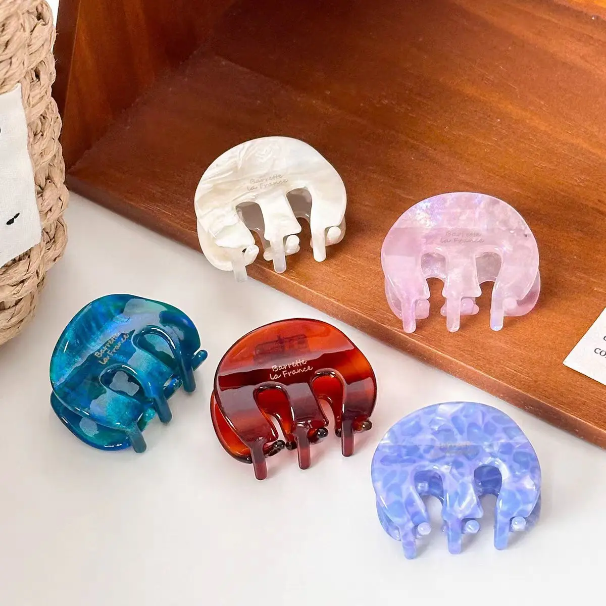 

Solid Color Hair Claw Retro Texture Acetate Women Girls Elegant Hair Claw Shark Clip Lady Ponytail Clip Barrettes Headdress New