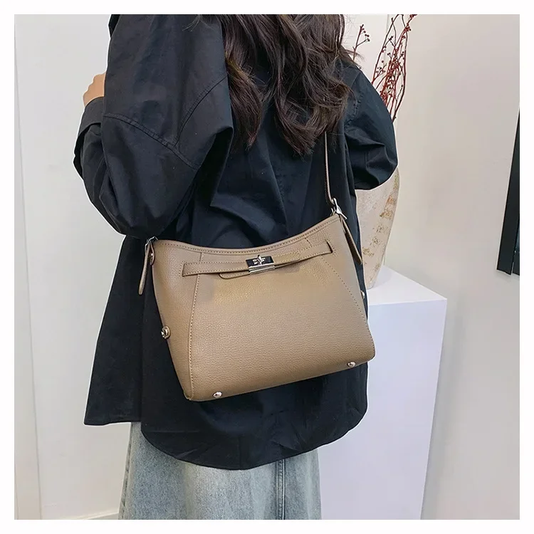 

Новая пригородная сумка в стиле Келли 2025 года — вместительная сумка Relaxed Vibe, стильный дизайн, через плечо/через плечо, легкая роскошь