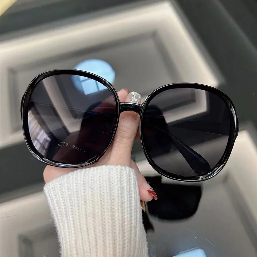 Vintage Round Sunglasses for Women and Men - Mirrored Lenses