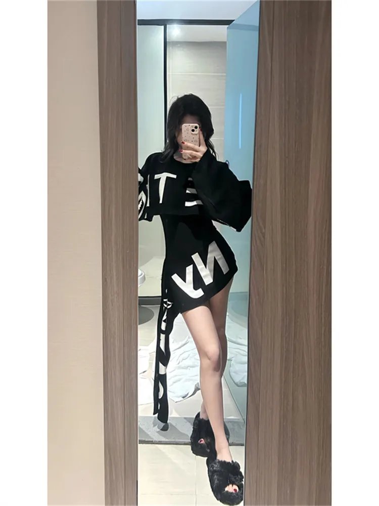 

Модный комплект для девушек: свободный топ с надписью и супермилый комплект из двух предметов, новая весенняя коллекция, юбка в модных цветах