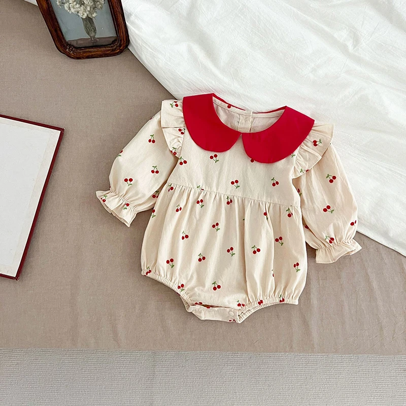 جديد ربيع 2026 ملابس داخلية قطنية للأطفال البنات بأكمام طويلة مطبوعة بالكرز على الطراز الكوري 0-24 متر ملابس أطفال حديثي الولادة