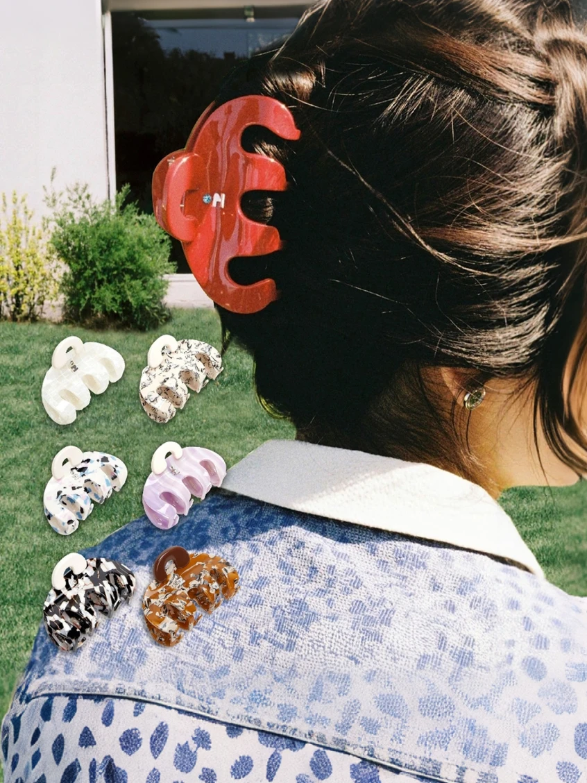 tagi-acrylic-shark-hair-claw-clip-stylish-universal-seamless-cute-handheld-hair-accessories-fashionable-hair-grips-for-women