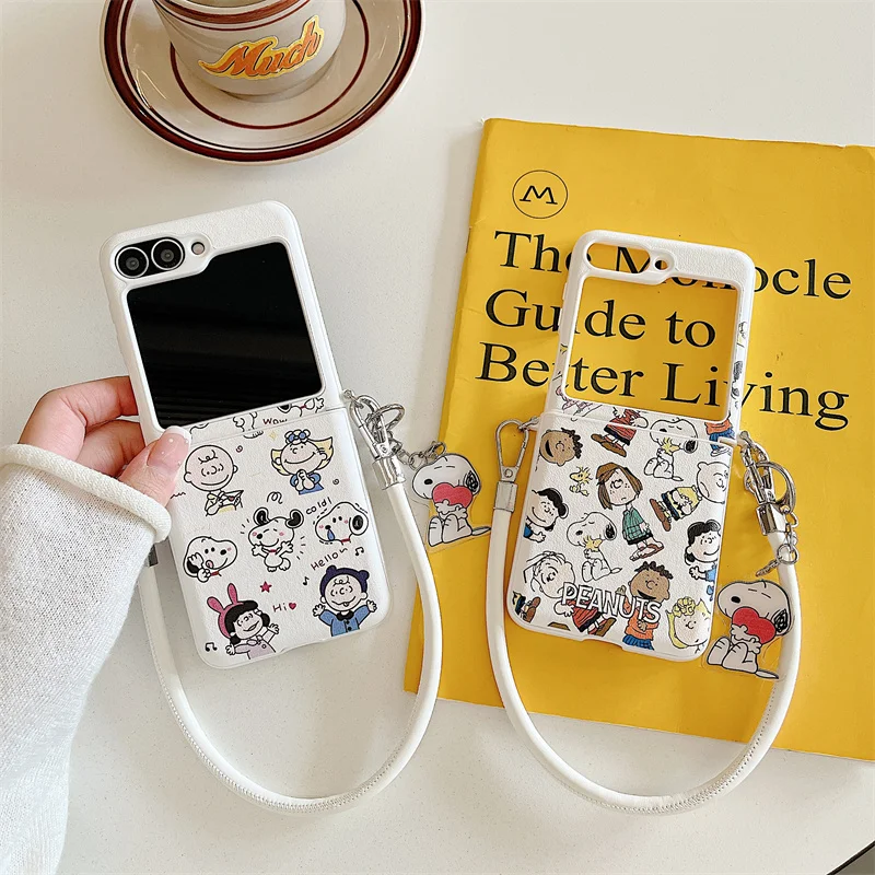

Cute peanut Snoopy Charlie Brown friend leather Folding flip For Samsung Z Flip 4 5 6 Funny Snoopy Wrist strap Snoopy pendant