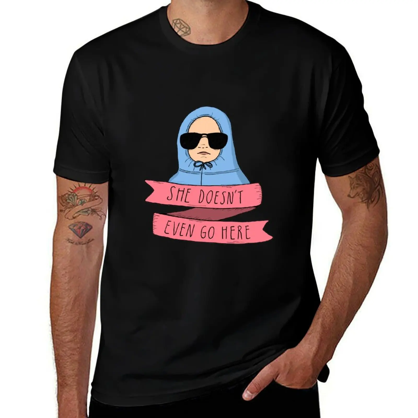 Mean Girls - She doesn't even go here T-Shirt Trendy Casual Short Sleeve Shirt